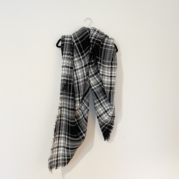 Black Plaid Blanket Scarf - Picture 2 of 3